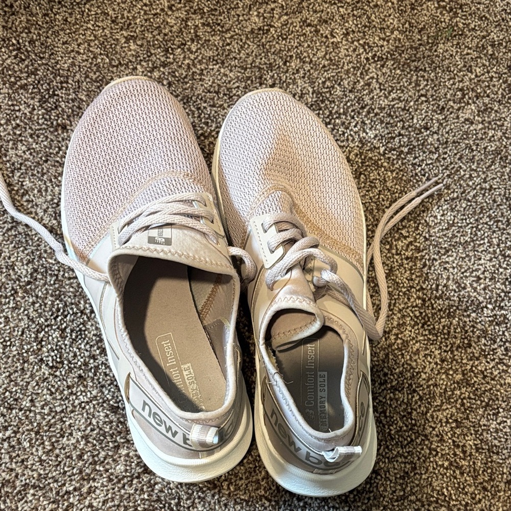 New Balance Women's Light Gray Sneakers